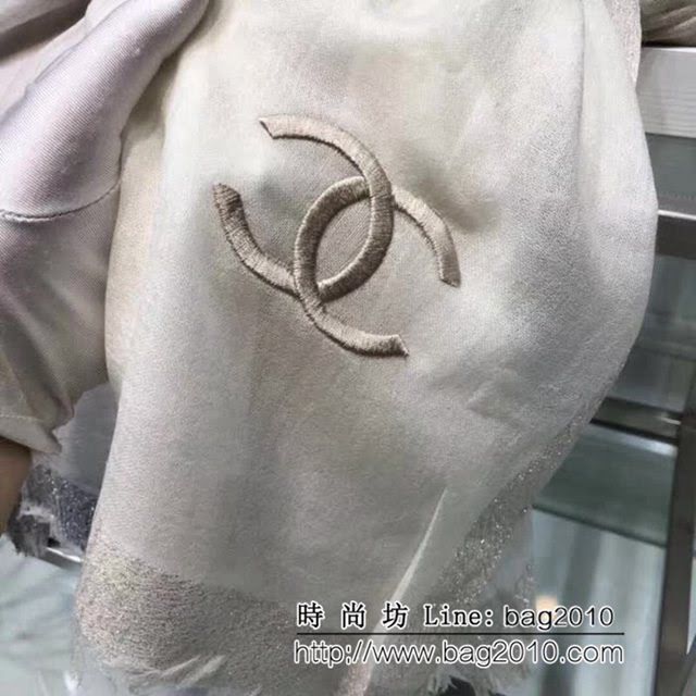 CHANEL香奈兒四季款 銀絲邊山羊絨圍巾 LLWJ7520